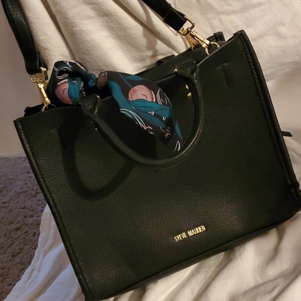 Steve Madden black rocker purse